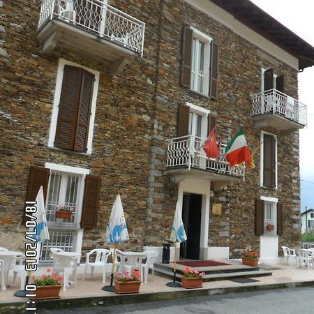 Il Campanile Hotel - La Cantina Del Pittore Miazzina ภายนอก รูปภาพ